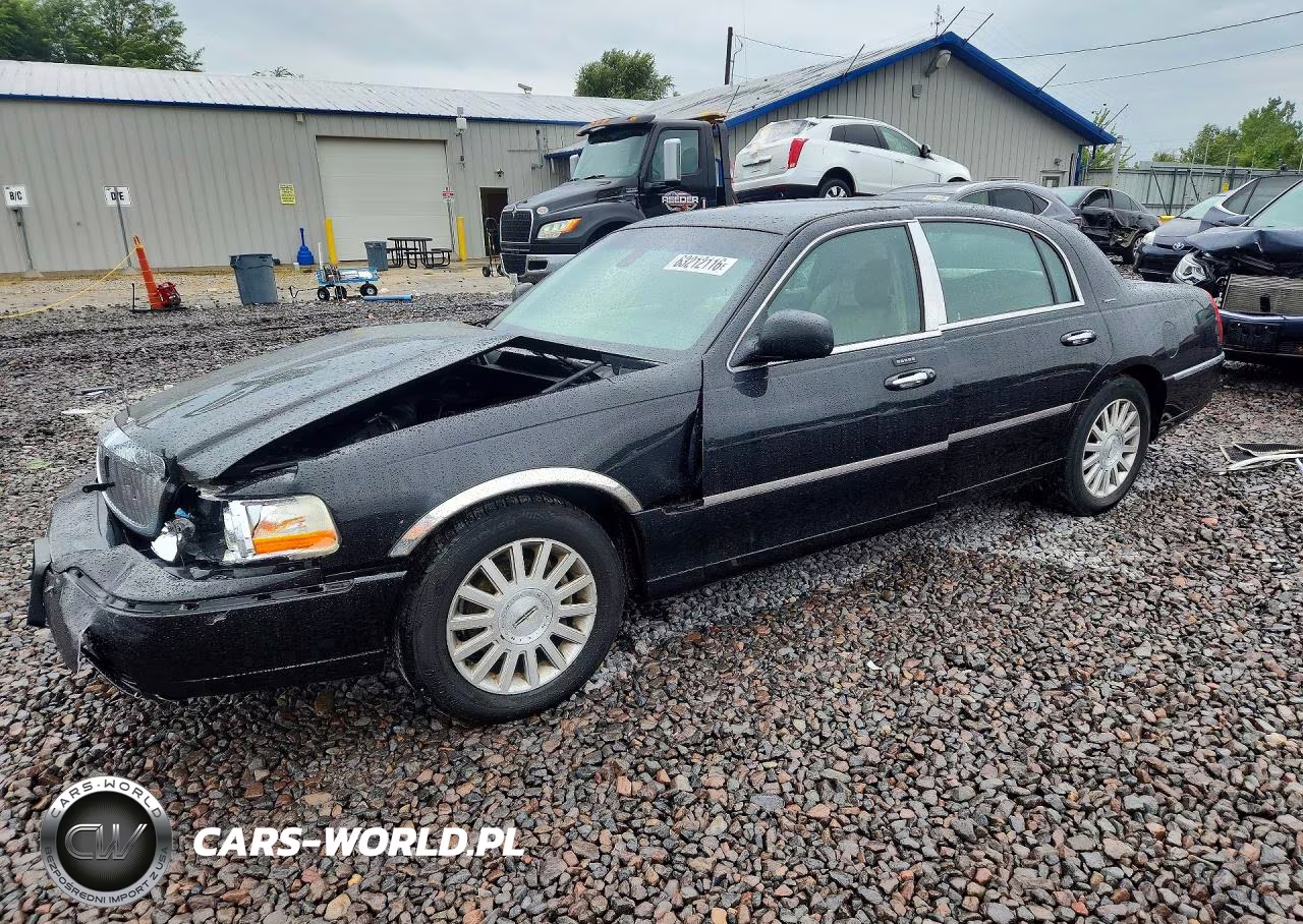 2003 Lincoln Town Car Signature
