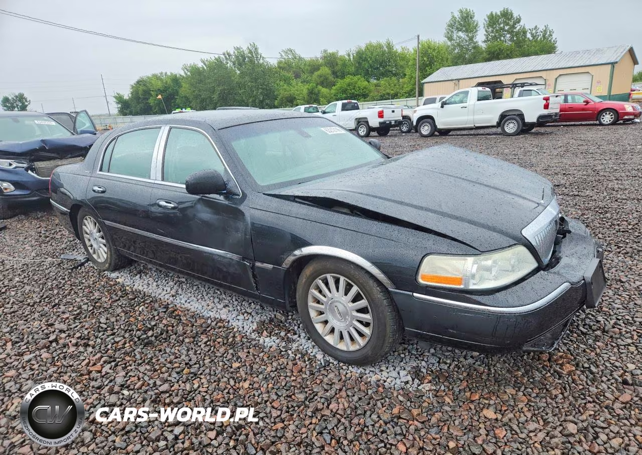 2003 Lincoln Town Car Signature VIN:1LNHM82W43Y703335 - 4
