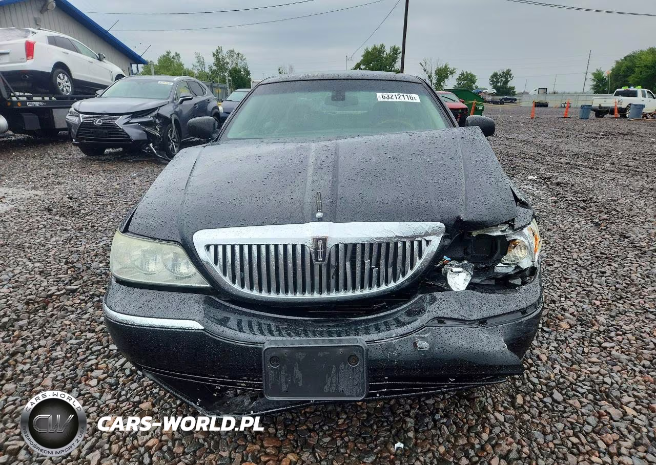 2003 Lincoln Town Car Signature VIN:1LNHM82W43Y703335 - 5