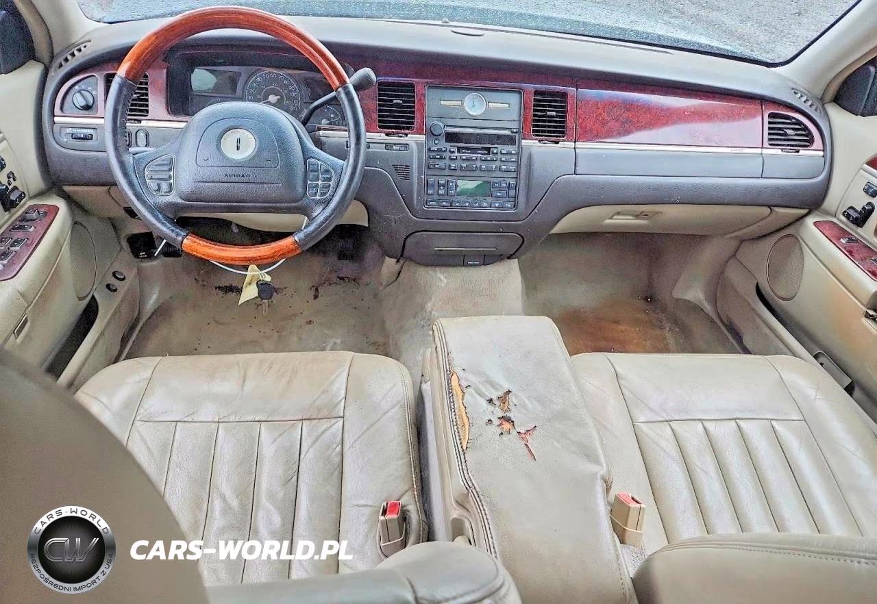 2003 Lincoln Town Car Signature VIN:1LNHM82W43Y703335 - 8