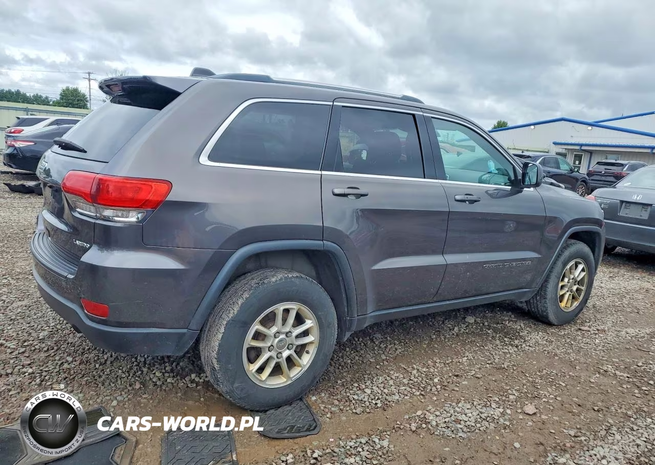2019 Jeep Grand Cherokee Laredo VIN:1C4RJFAG5KC853823 - 3
