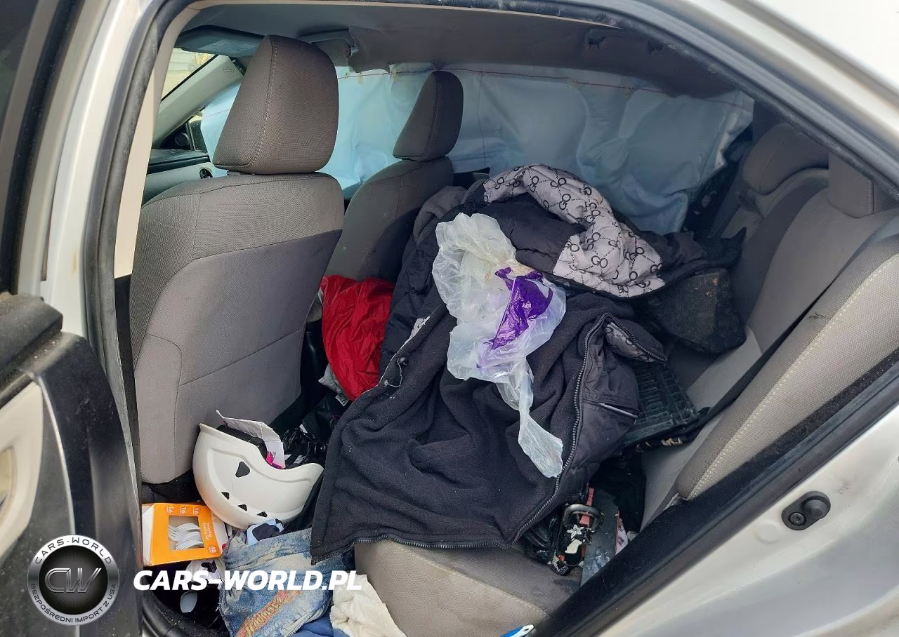 2018 Toyota Corolla Le VIN:2T1BURHE4JC097101 - 10
