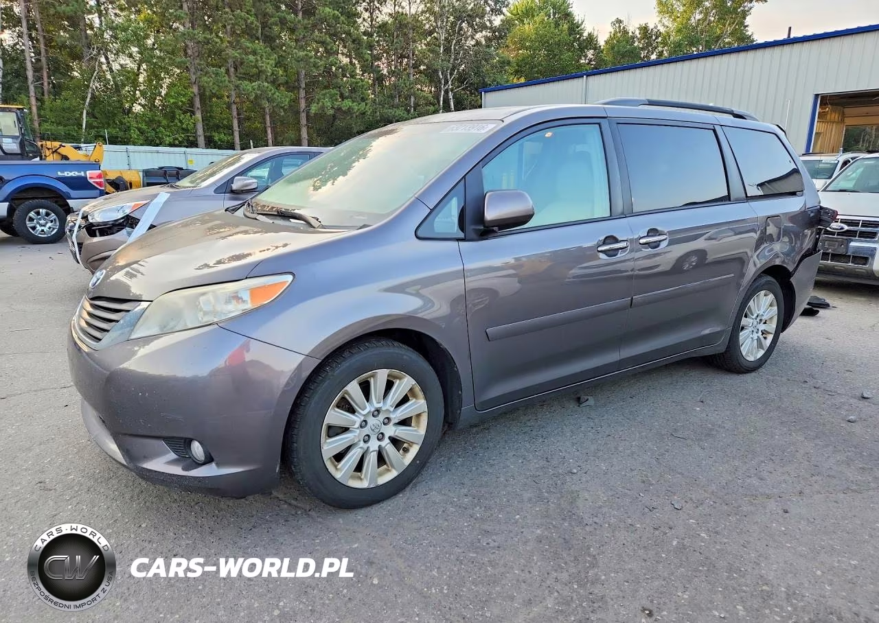 2013 Toyota Sienna Xle 7-Passenger – zdjęcie 1 z 13