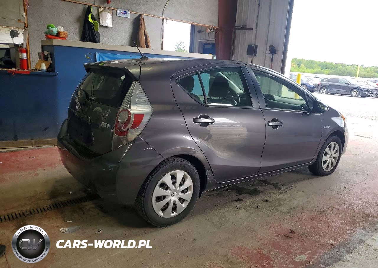 2014 Toyota Prius C Two VIN:JTDKDTB30E1575383 - 3