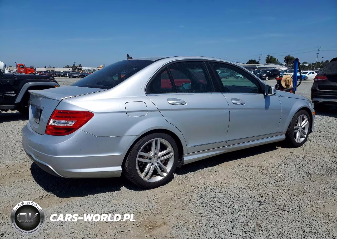 2013 Mercedes-Benz C 250 VIN:WDDGF4HB4DG101037 - 3