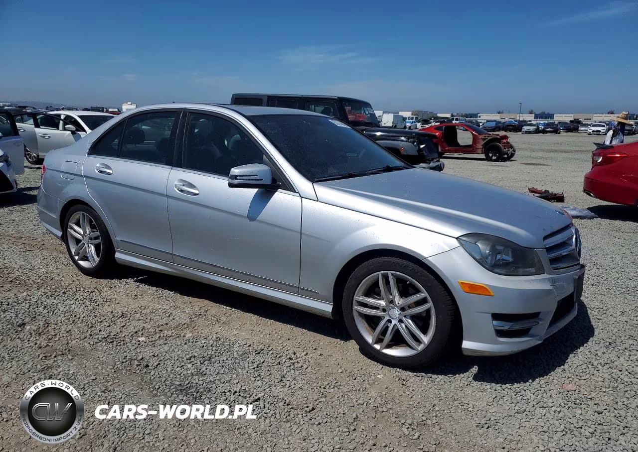 2013 Mercedes-Benz C 250 VIN:WDDGF4HB4DG101037 - 4