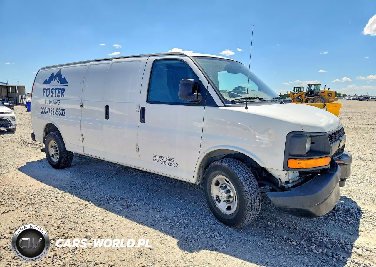 2015 Chevrolet Express 3500 Cargo Delivery Van VIN:1GCZGUCGXF1266924 - 4
