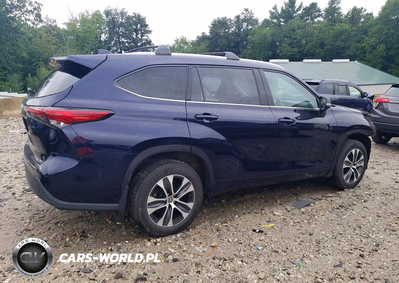 2022 Toyota Highlander Xle VIN:5TDHZRBH3NS564228 - 3