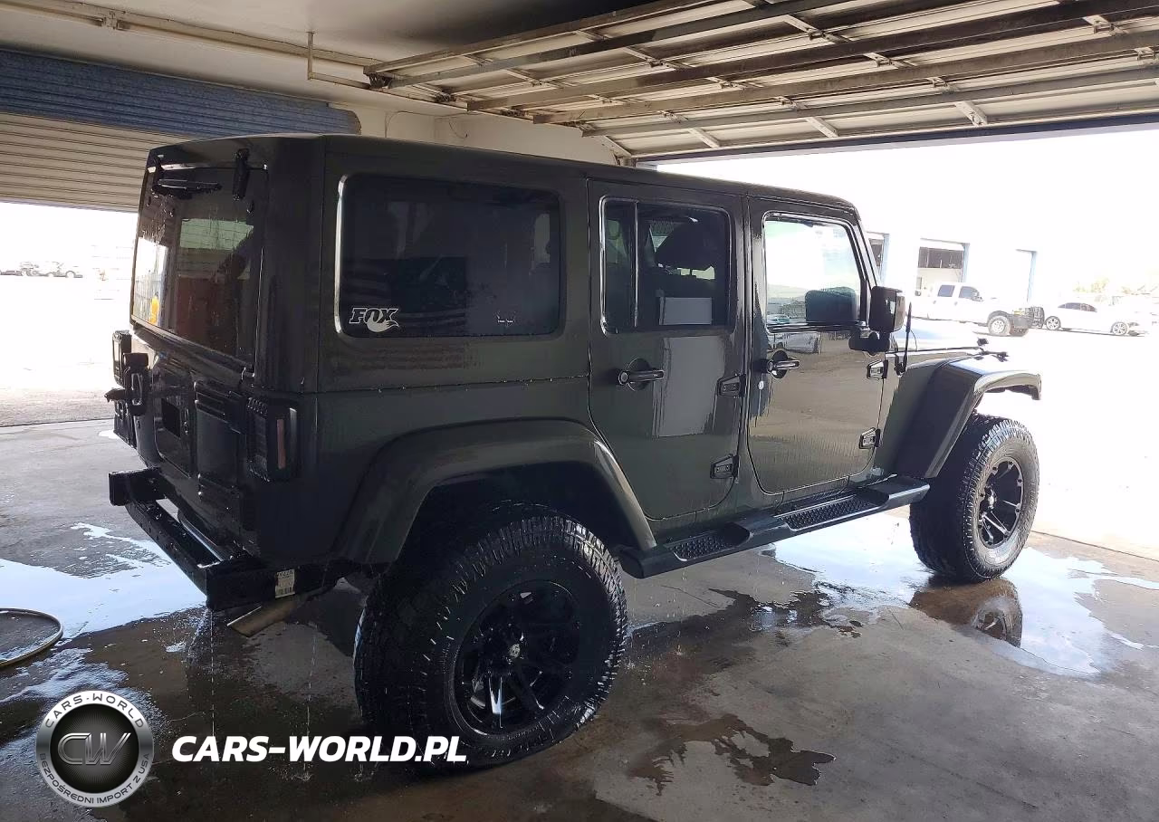 2015 Jeep Wrangler Unlimited Sahara VIN:1C4BJWEG9FL723142 - 3