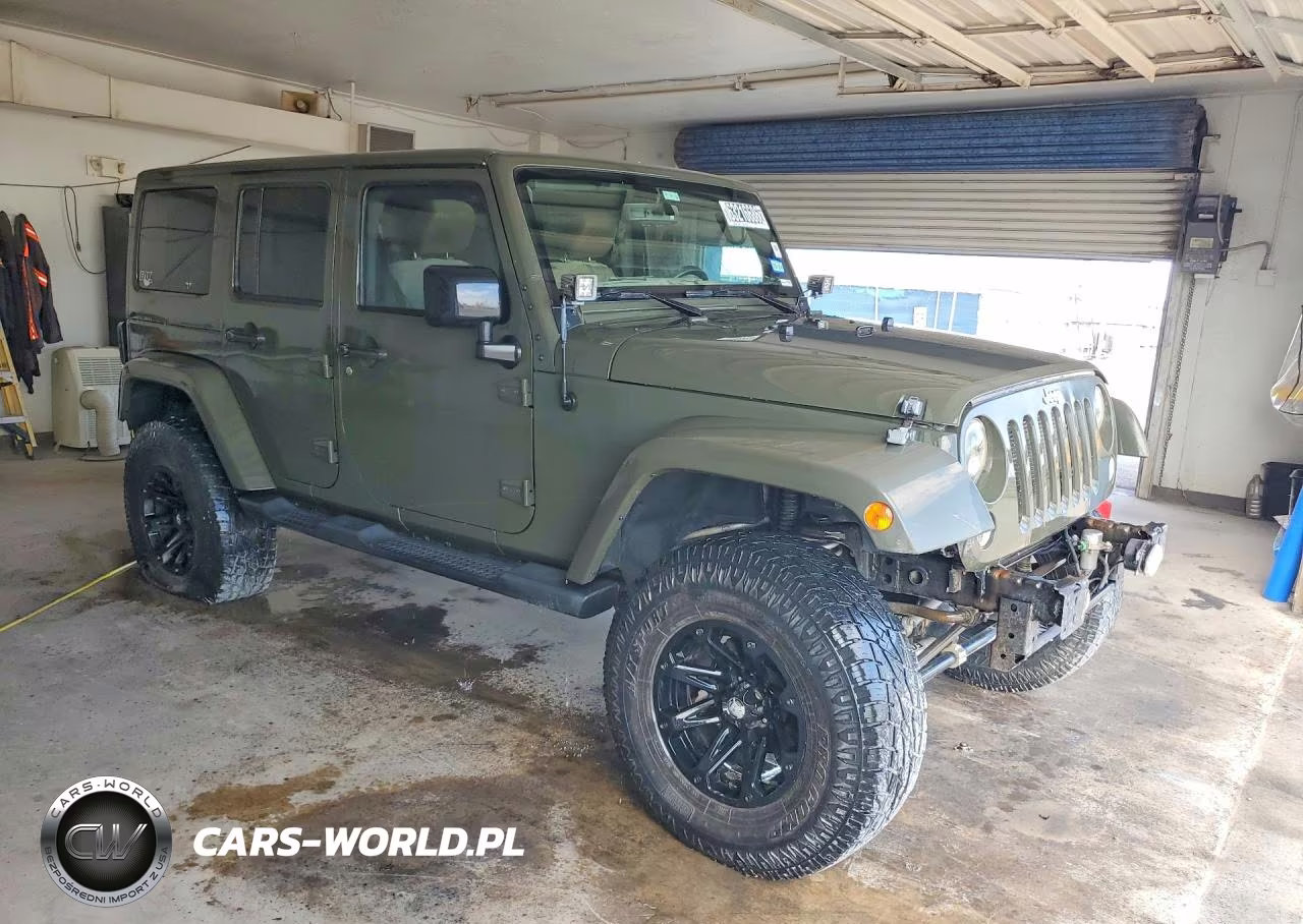 2015 Jeep Wrangler Unlimited Sahara VIN:1C4BJWEG9FL723142 - 4