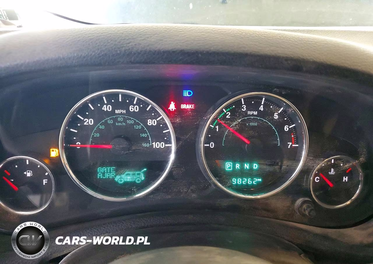 2015 Jeep Wrangler Unlimited Sahara VIN:1C4BJWEG9FL723142 - 9