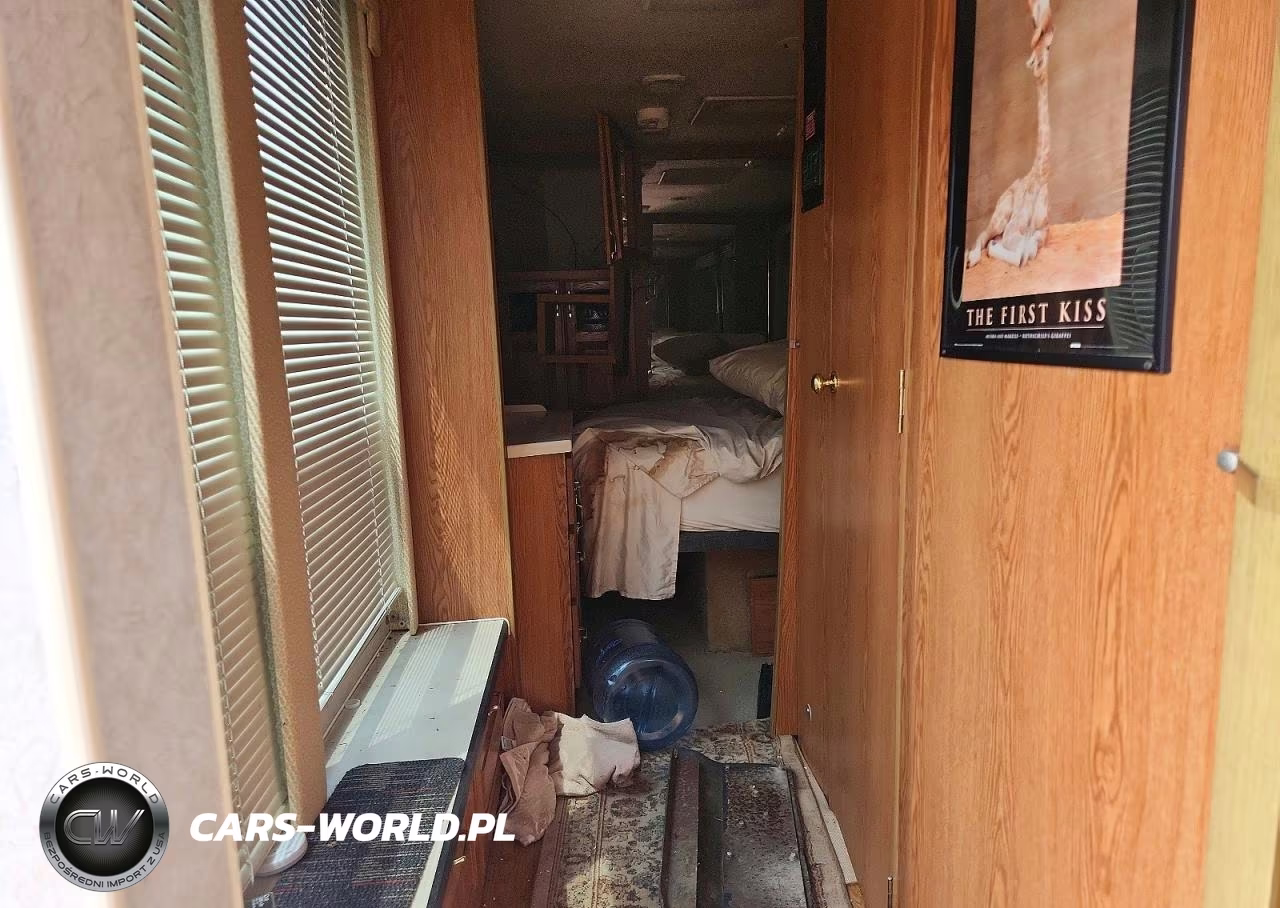 2002 Monaco Coach Sahara Rv VIN:1RFB2465523018548 - 6