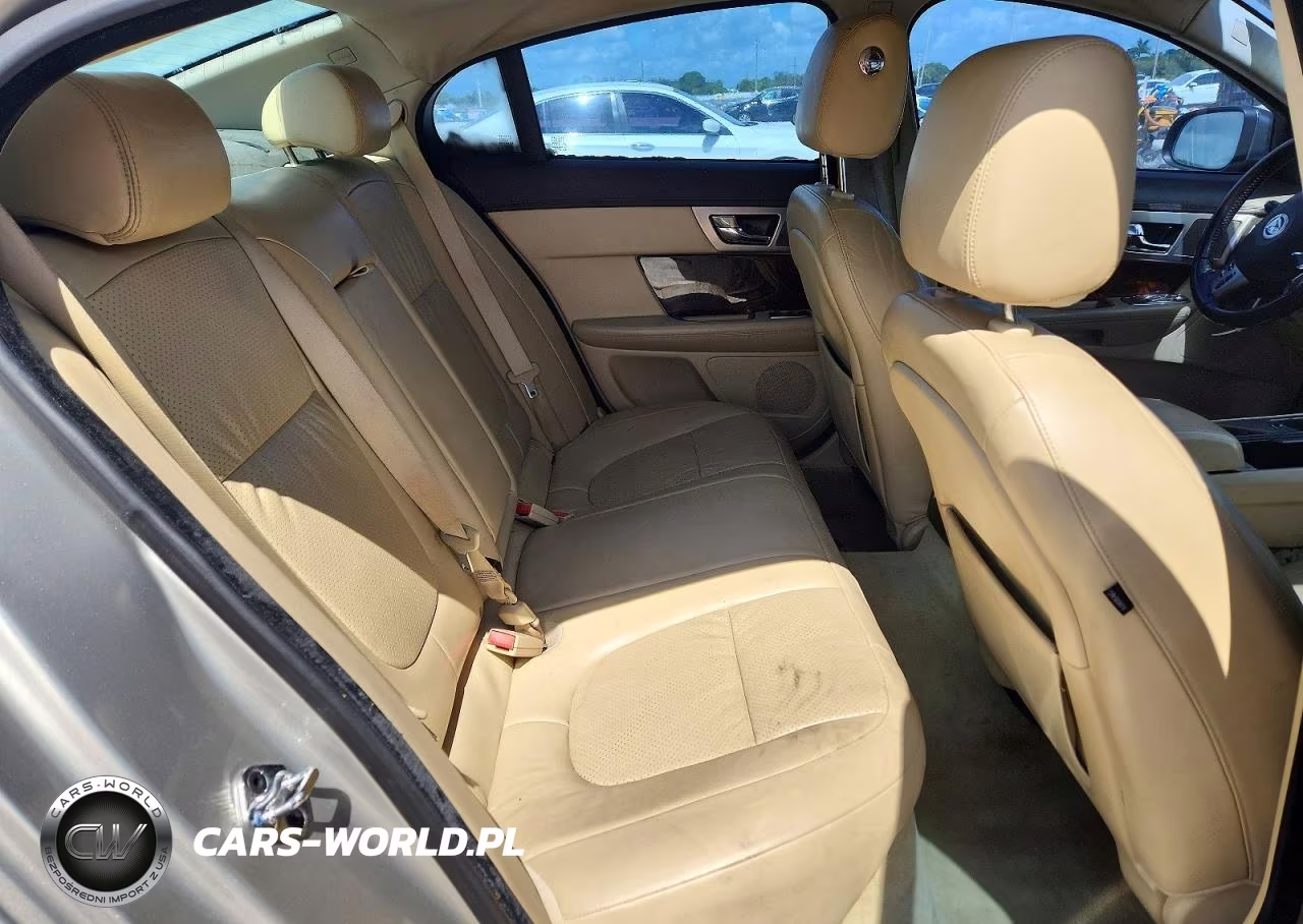 2011 Jaguar Xf Premium VIN:SAJWA0GB8BLS18379 - 10