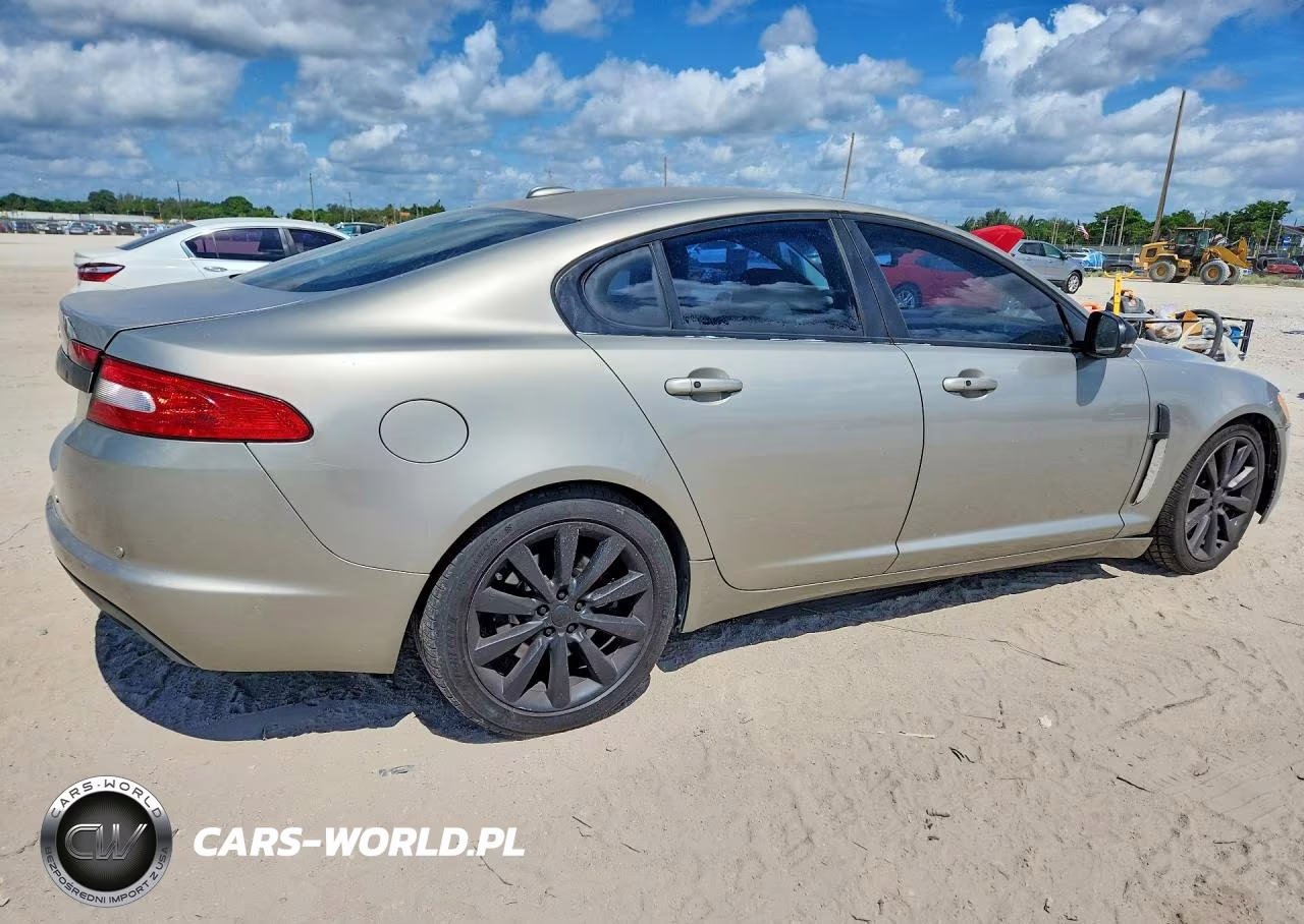 2011 Jaguar Xf Premium VIN:SAJWA0GB8BLS18379 - 3