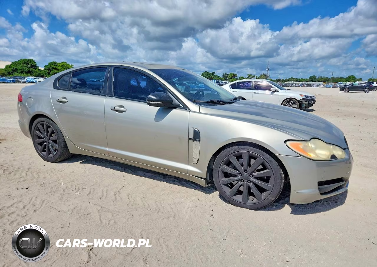 2011 Jaguar Xf Premium VIN:SAJWA0GB8BLS18379 - 4