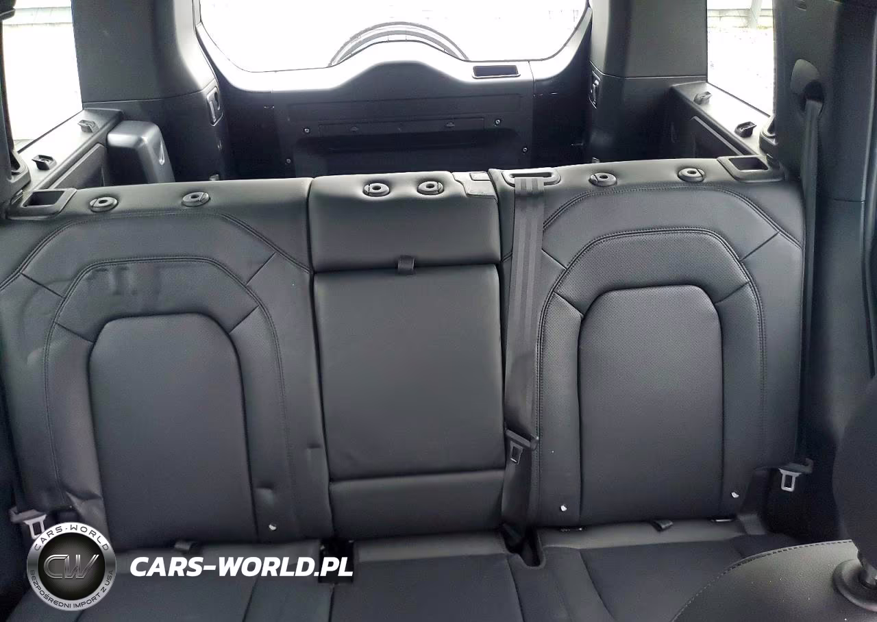 2024 Land Rover Defender 110 S VIN:SALEJ7EUXR2352939 - 10