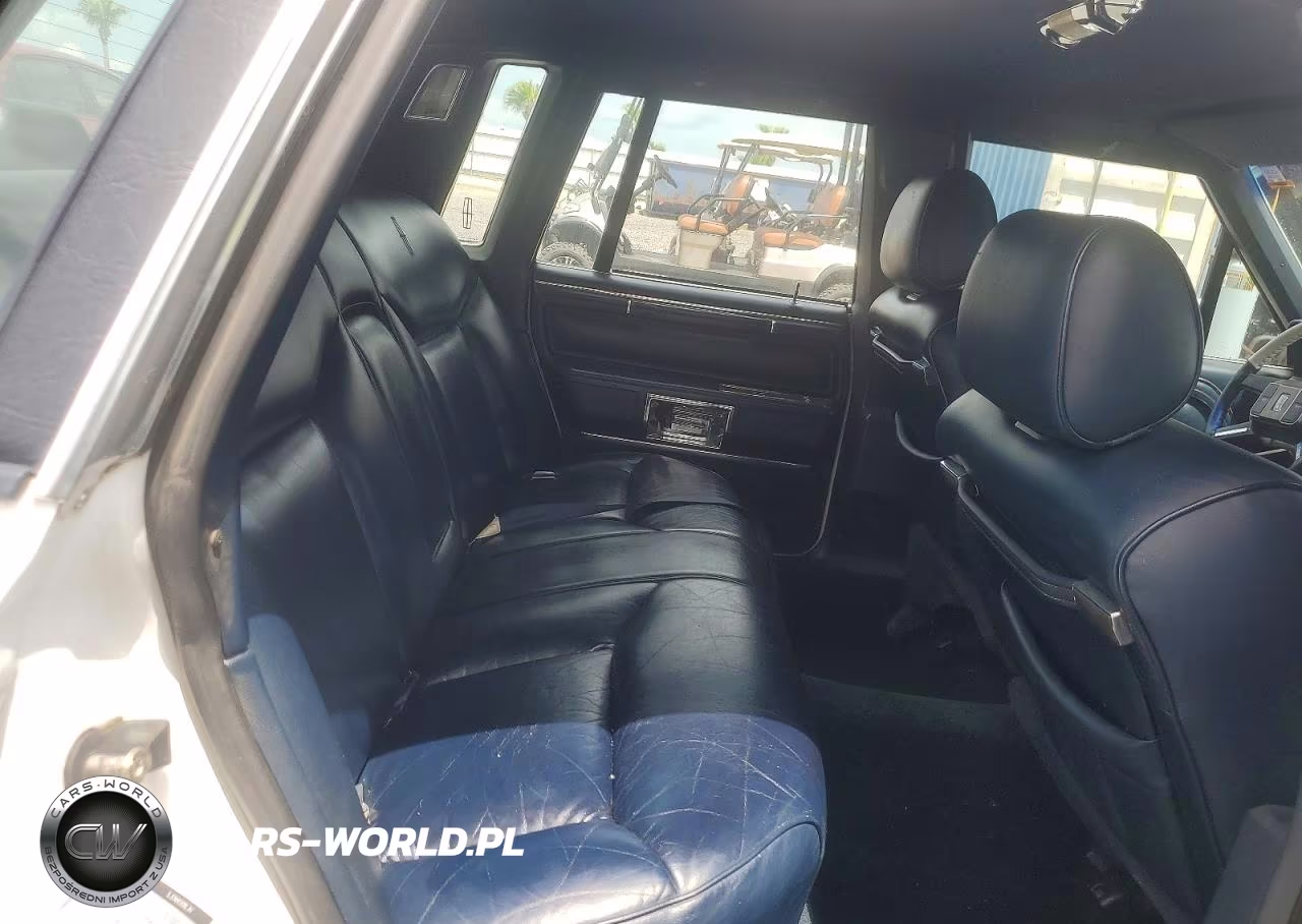 1989 Lincoln Town Car Signature VIN:1LNBM82F5KY797066 - 10