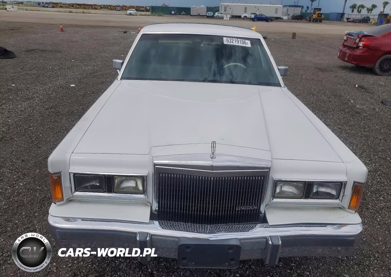 1989 Lincoln Town Car Signature VIN:1LNBM82F5KY797066 - 5