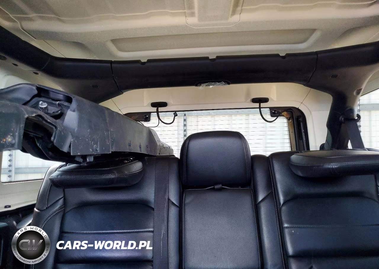 2020 Jeep Wrangler Unlimited Sahara VIN:1C4HJXEG6LW270799 - 10
