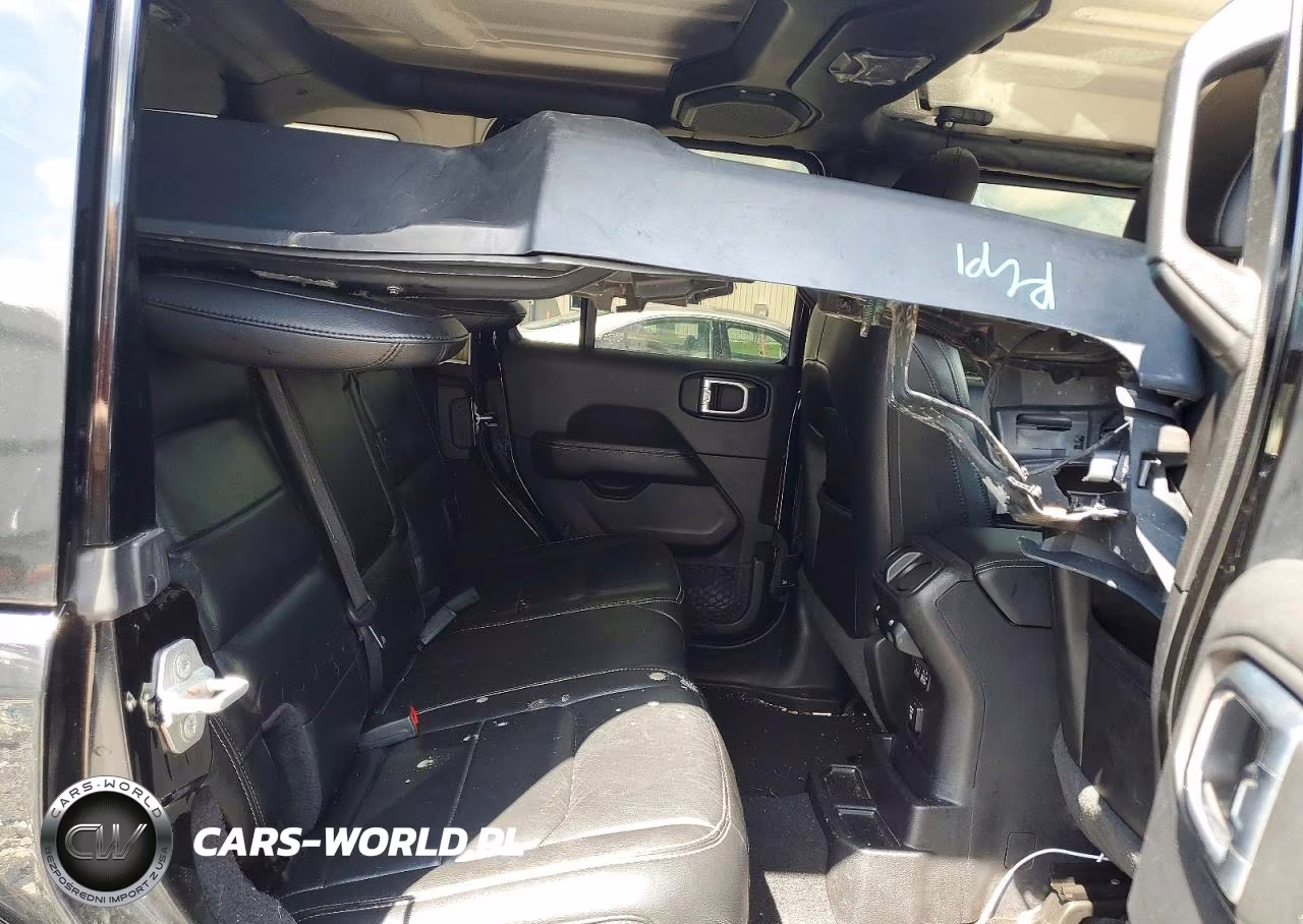 2020 Jeep Wrangler Unlimited Sahara VIN:1C4HJXEG6LW270799 - 11