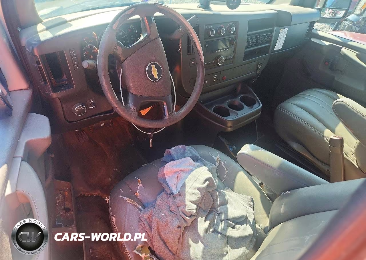 2012 Chevrolet Express G2500 VIN:1GCWGFCB8C1120956 - 8