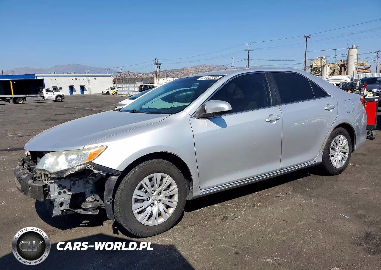 2012 Toyota Camry Le – zdjęcie 1 z 12
