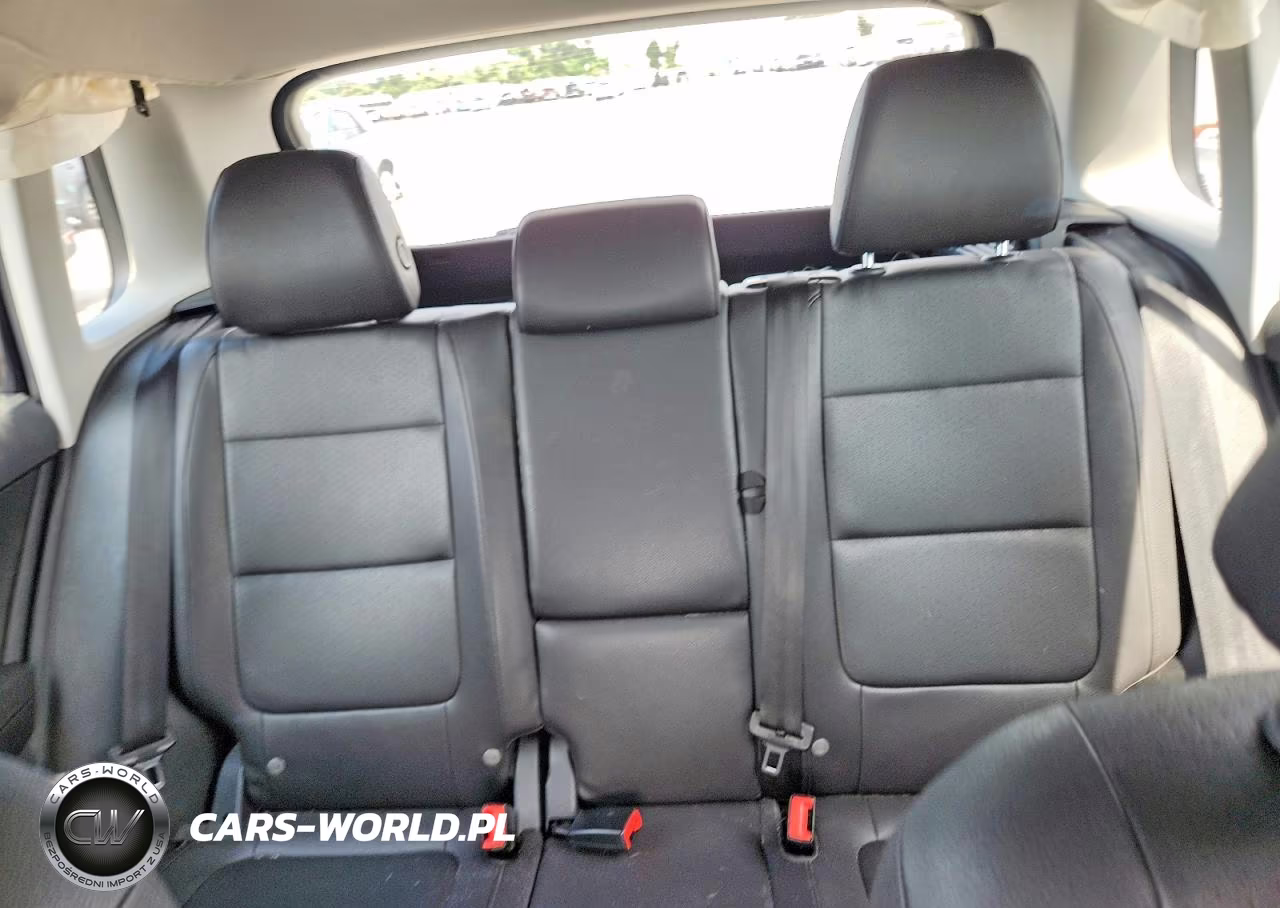 2016 Volkswagen Tiguan S VIN:WVGBV7AX5GW014414 - 10