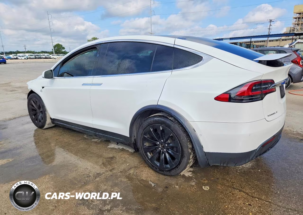 2018 Tesla Model X VIN:5YJXCDE27JF088765 - 2