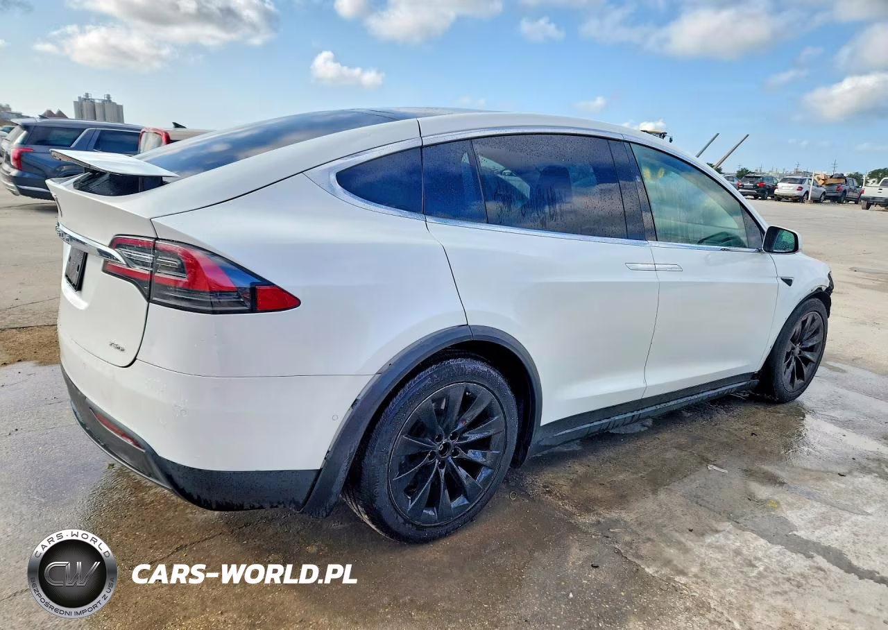 2018 Tesla Model X VIN:5YJXCDE27JF088765 - 3