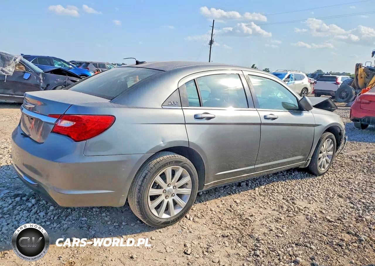 2013 Chrysler 200 Touring VIN:1C3CCBBBXDN693980 - 3