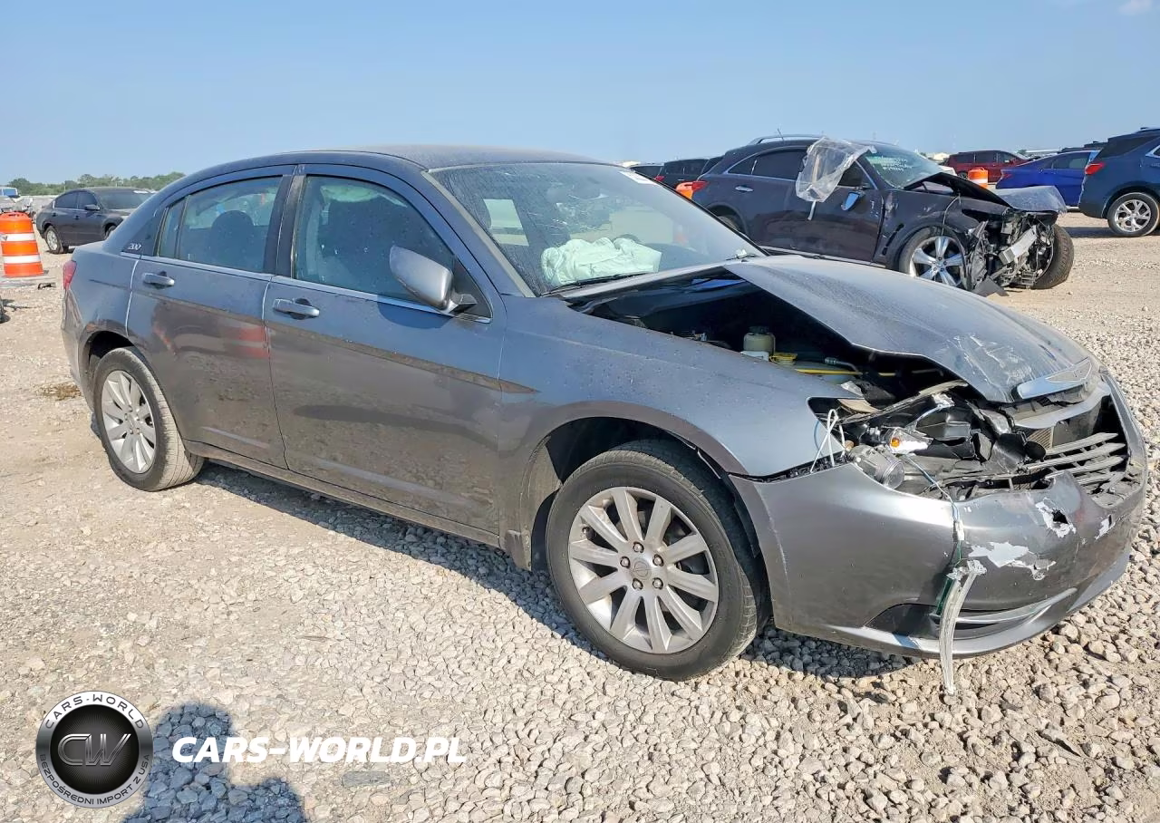 2013 Chrysler 200 Touring VIN:1C3CCBBBXDN693980 - 4