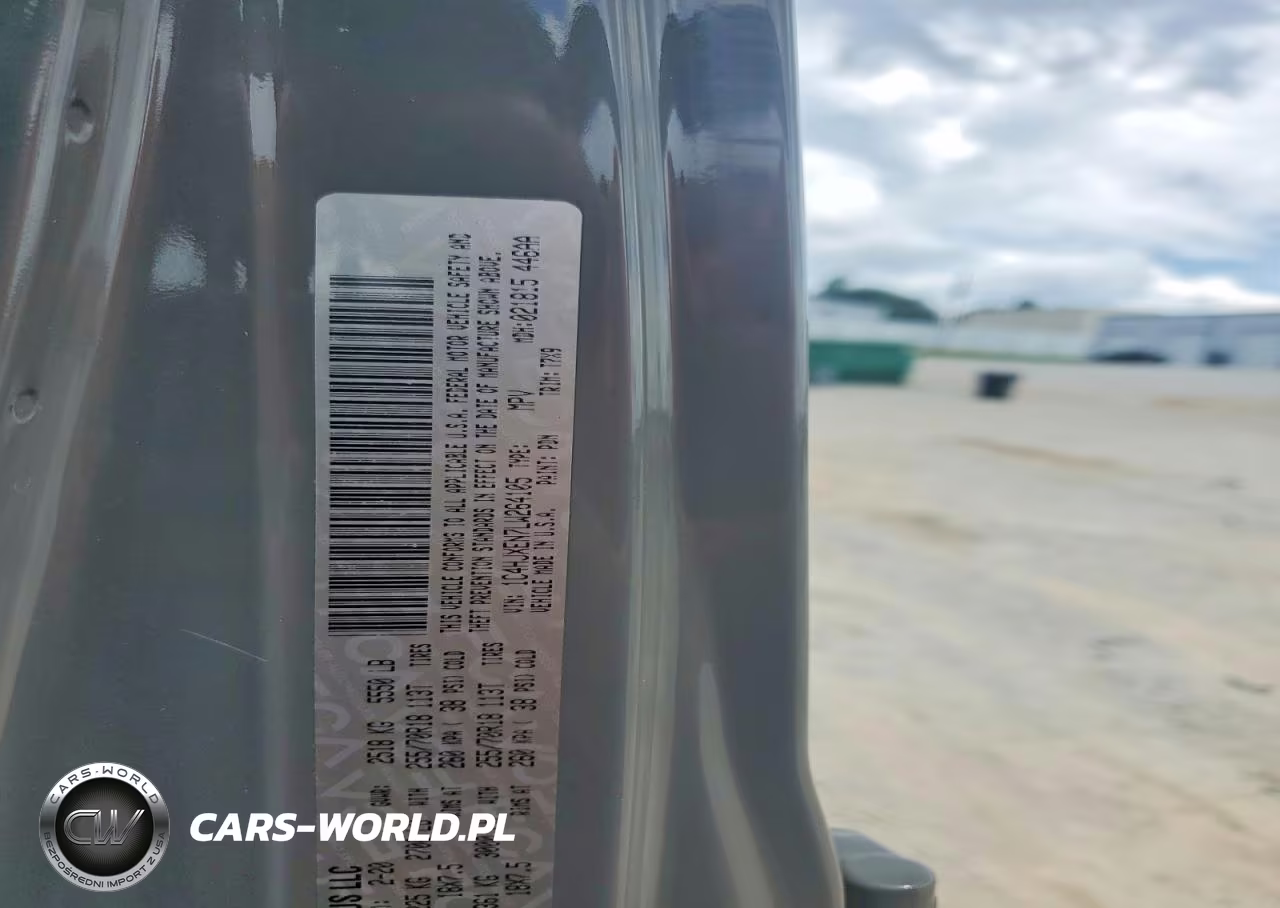2020 Jeep Wrangler Unlimited Sahara VIN:1C4HJXEN7LW264105 - 12