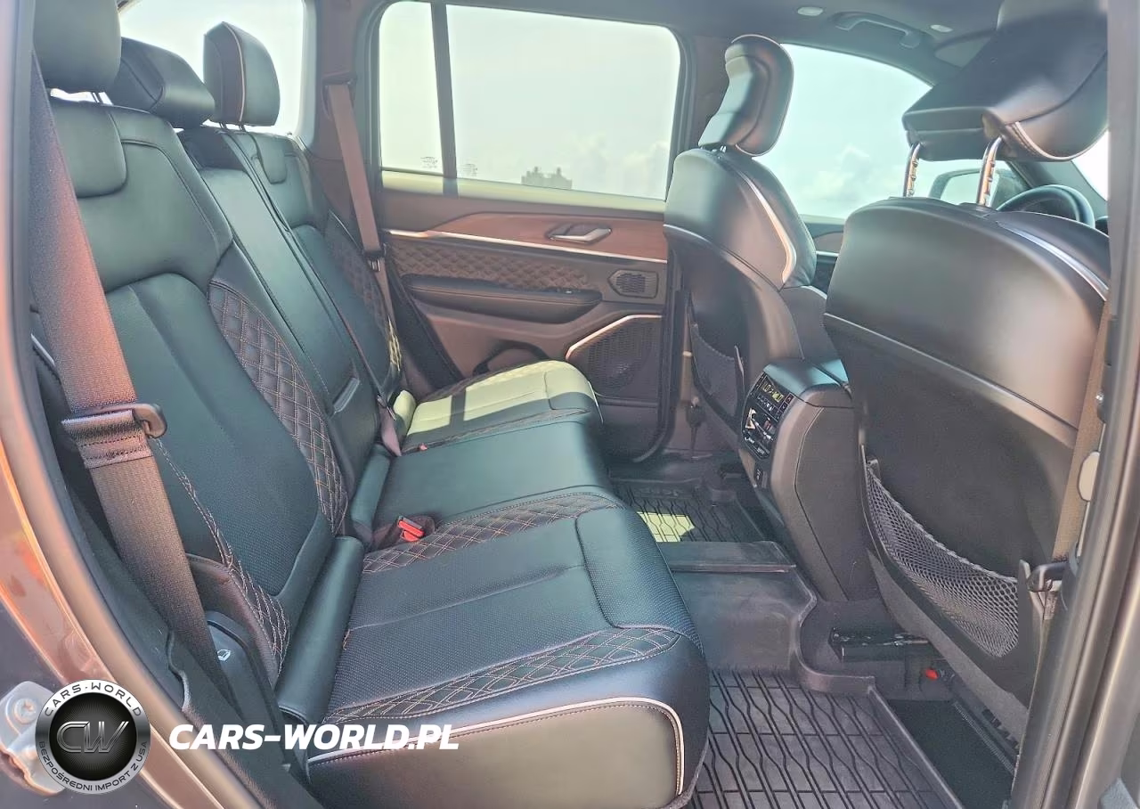 2025 Jeep Grand Cherokee Summit VIN:1C4RJHEG3S8723712 - 10