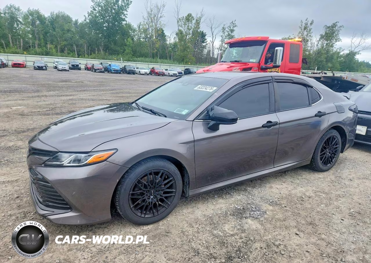 2018 Toyota Camry Le – zdjęcie 1 z 12