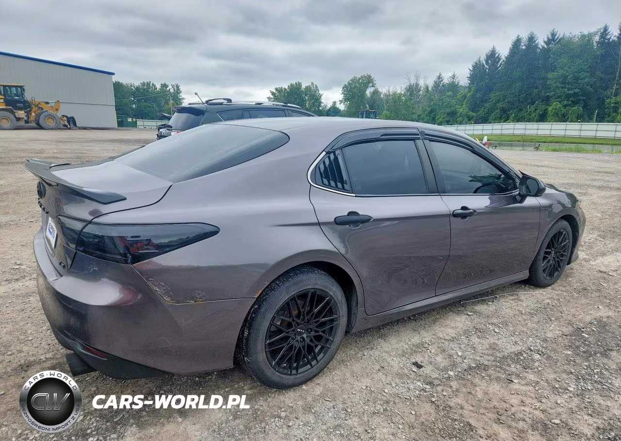 2018 Toyota Camry Le VIN:4T1B11HK6JU017604 - 3