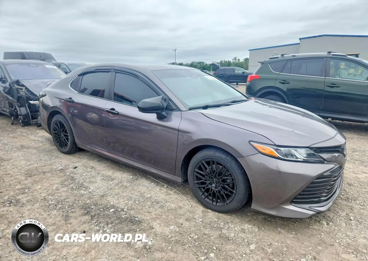 2018 Toyota Camry Le VIN:4T1B11HK6JU017604 - 4
