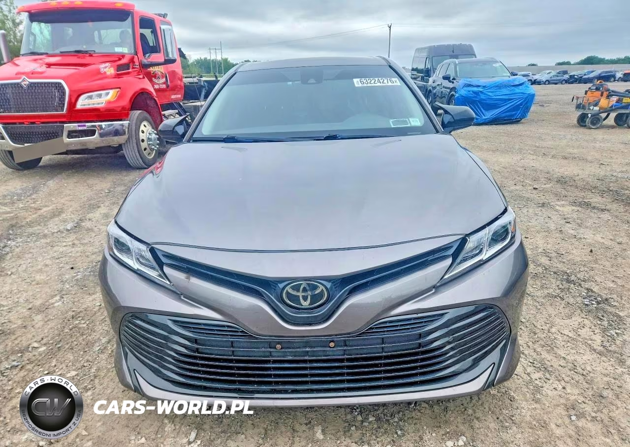 2018 Toyota Camry Le VIN:4T1B11HK6JU017604 - 5
