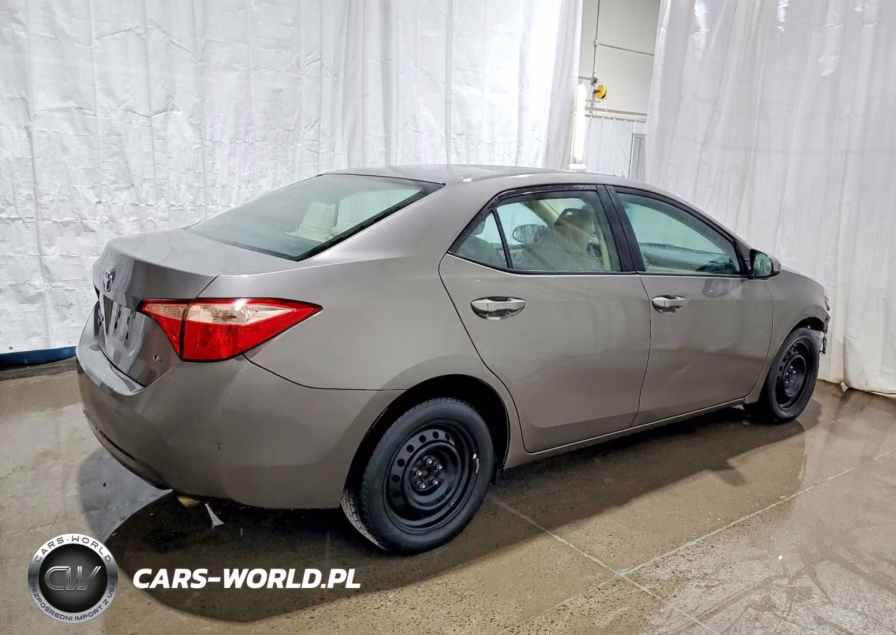 2017 Toyota Corolla Le VIN:2T1BURHE3HC943289 - 3