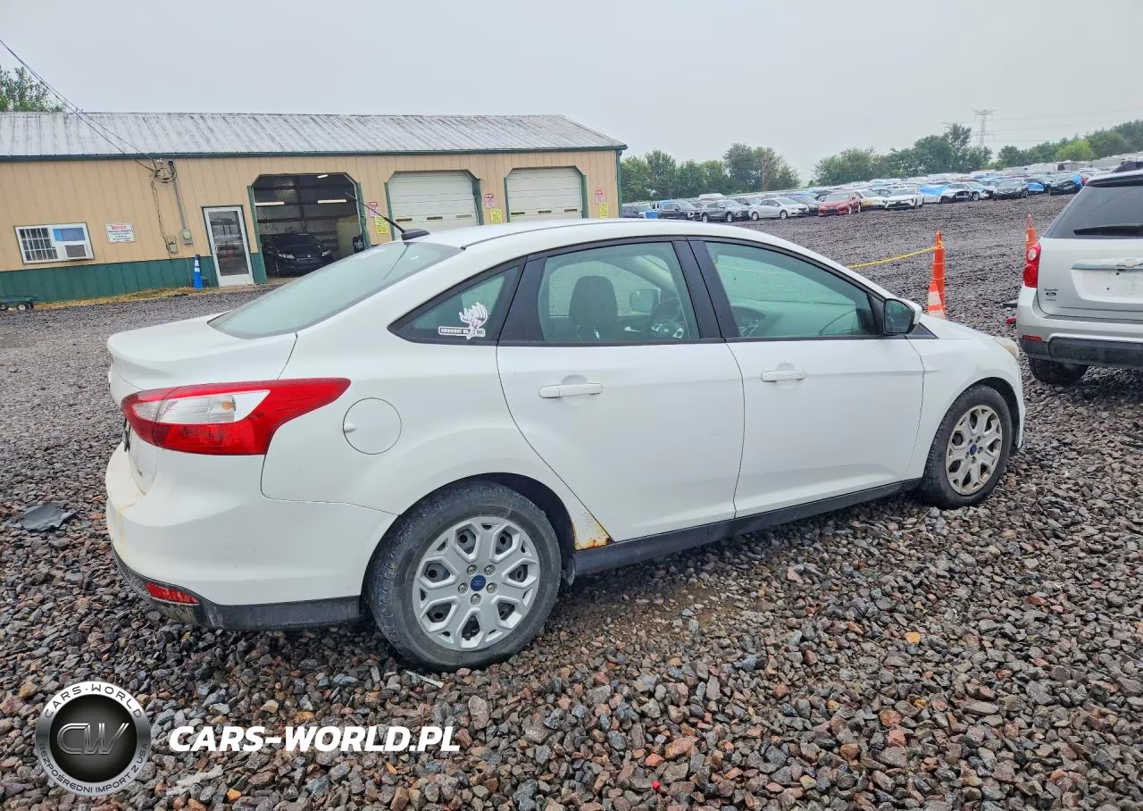 2012 Ford Focus Se VIN:1FAHP3F21CL289276 - 3