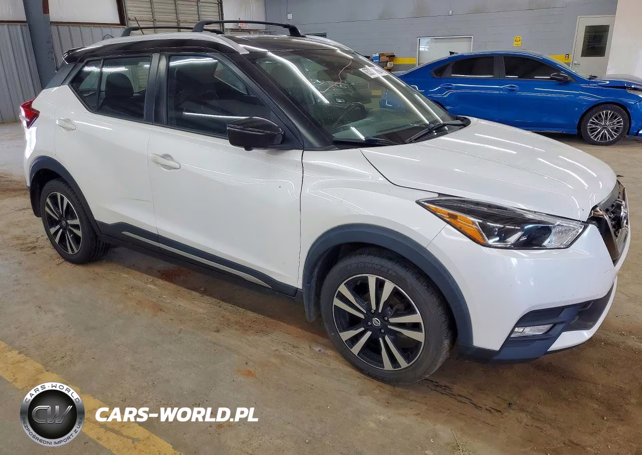 2018 Nissan Kicks Sr VIN:3N1CP5CU0JL532876 - 4