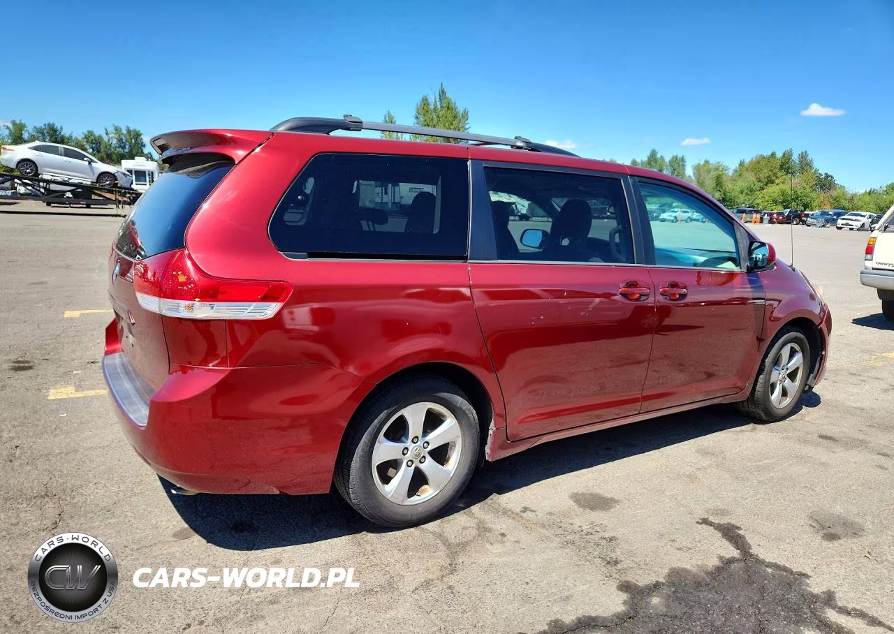 2013 Toyota Sienna Le VIN:5TDKK3DC6DS318006 - 3