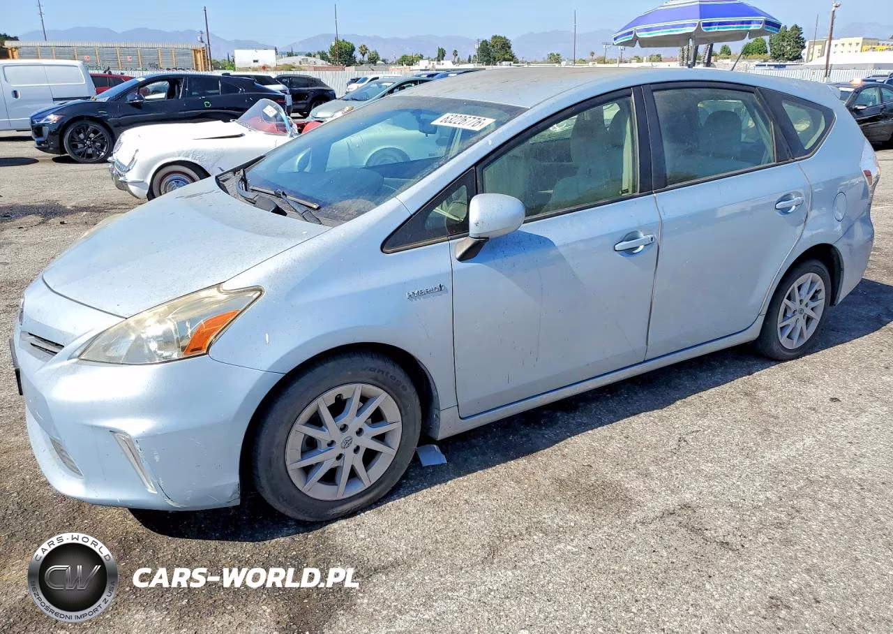 2014 Toyota Prius V Two – zdjęcie 1 z 12