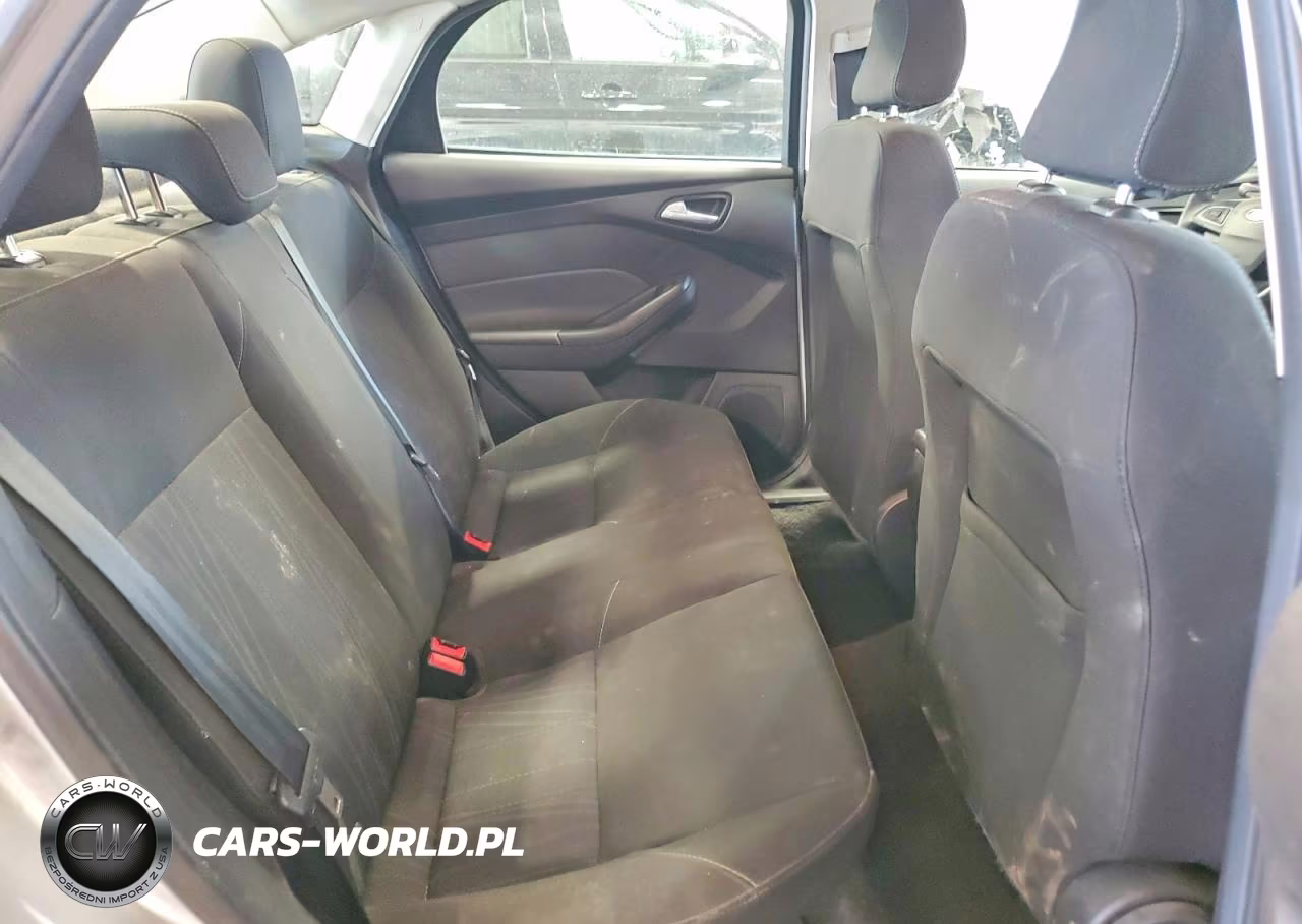 2018 Ford Focus Se VIN:1FADP3FE4JL236352 - 10
