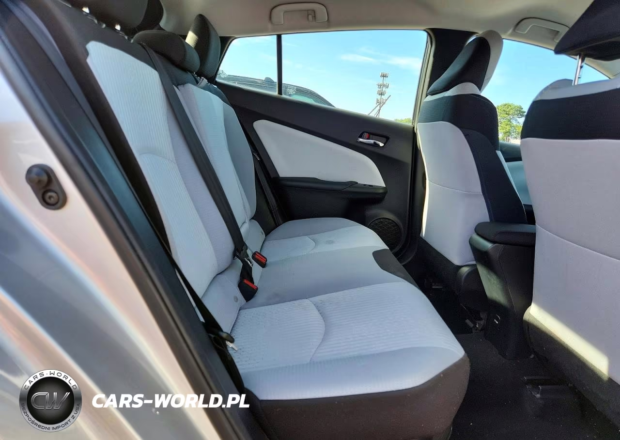 2018 Toyota Prius One VIN:JTDKBRFUXJ3604351 - 10
