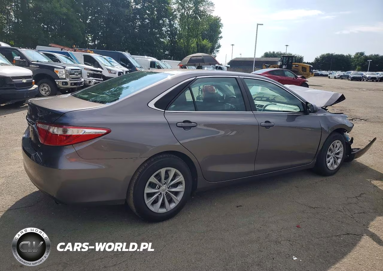 2017 Toyota Camry Le VIN:4T1BF1FK4HU717426 - 3