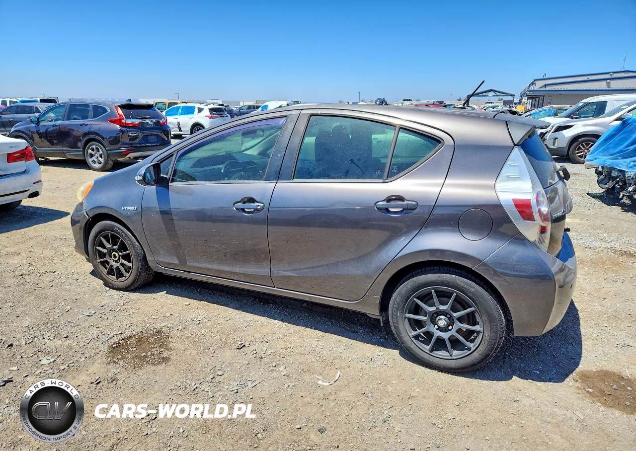2014 Toyota Prius C One VIN:JTDKDTB3XE1084092 - 2