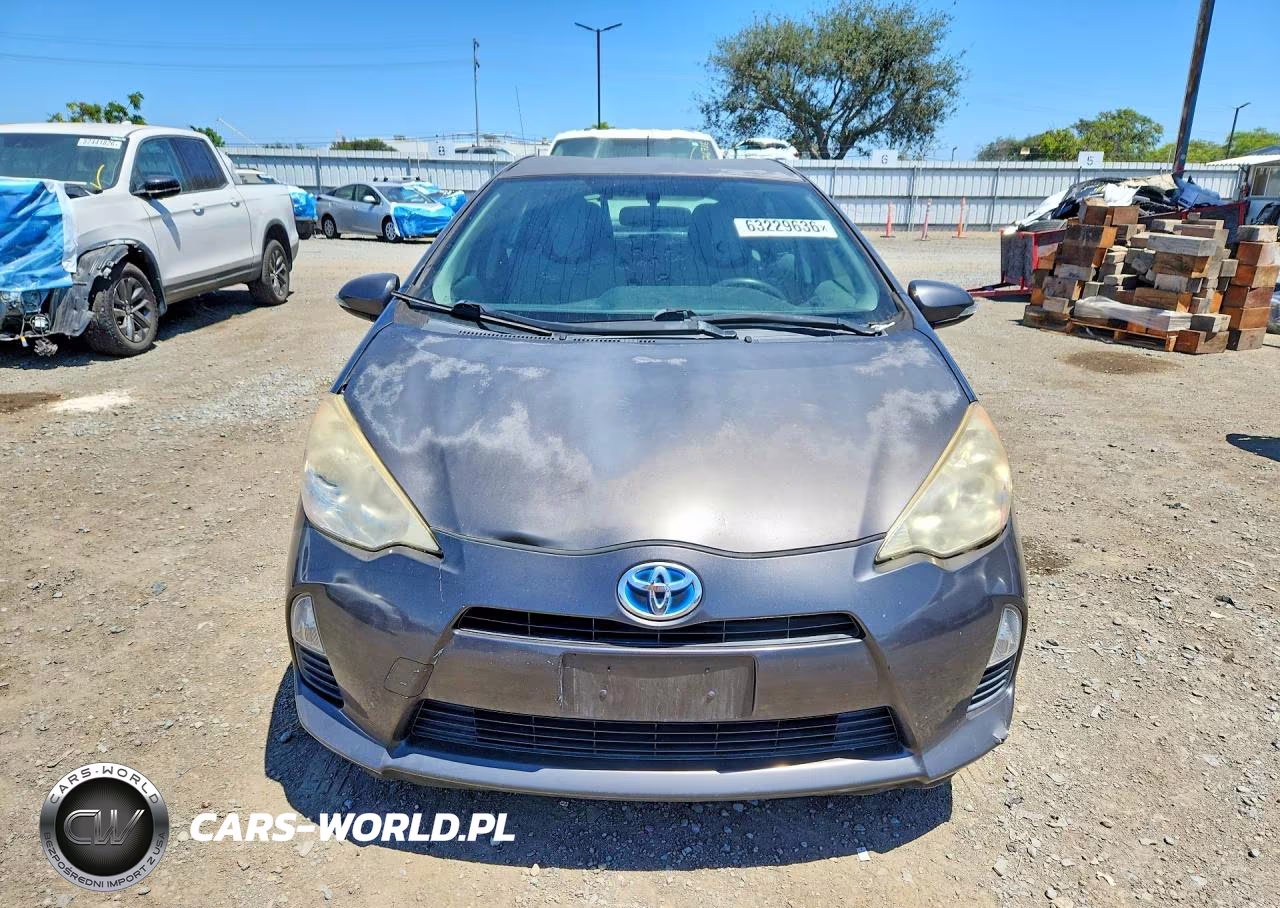 2014 Toyota Prius C One VIN:JTDKDTB3XE1084092 - 5
