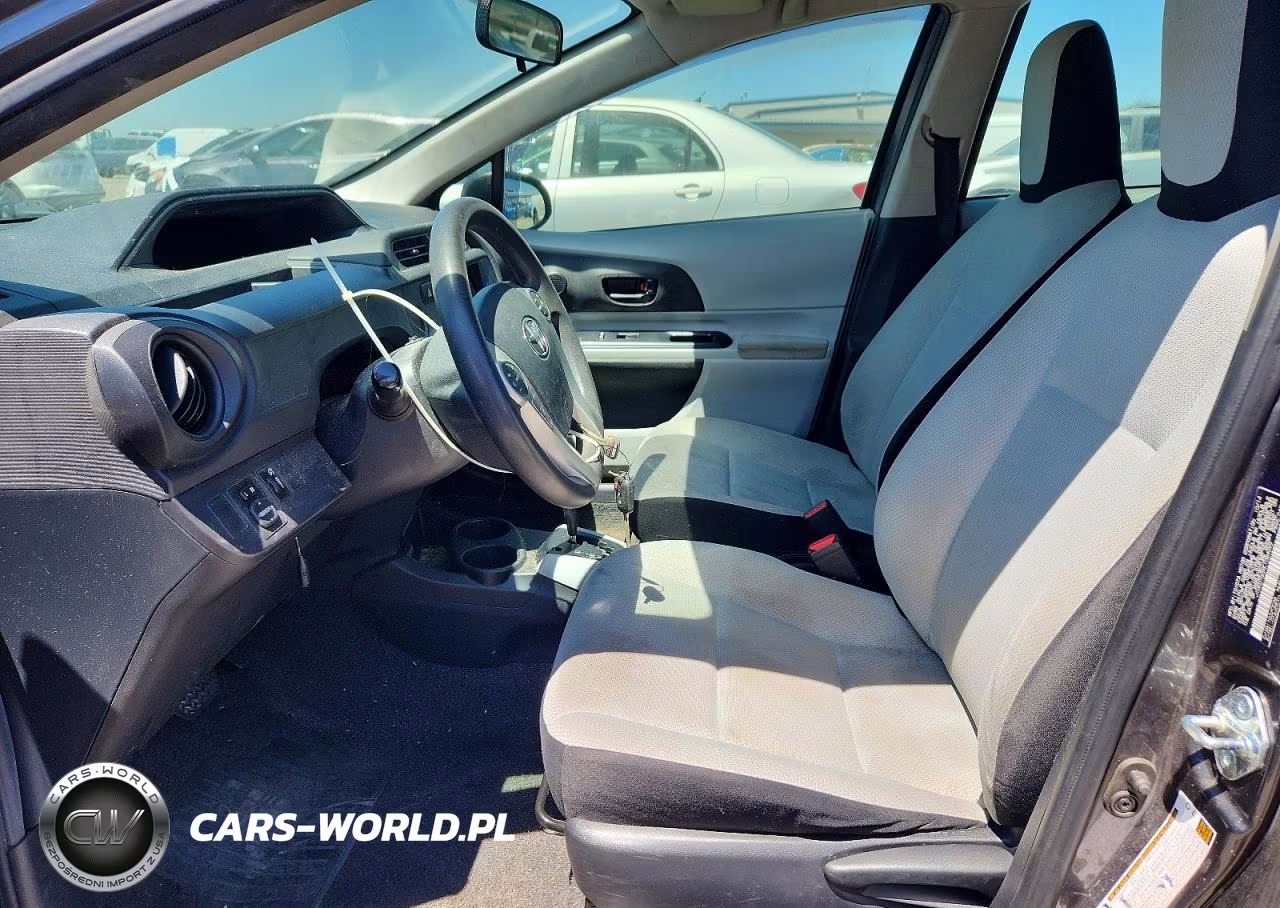 2014 Toyota Prius C One VIN:JTDKDTB3XE1084092 - 7