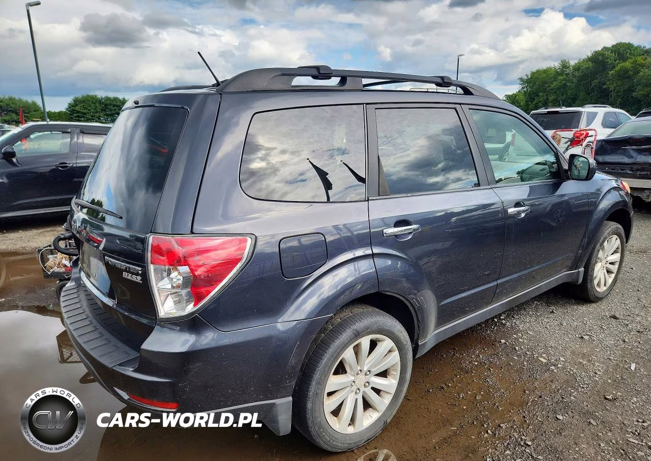 2013 Subaru Forester 2.5X Premium VIN:JF2SHADCXDH443924 - 3