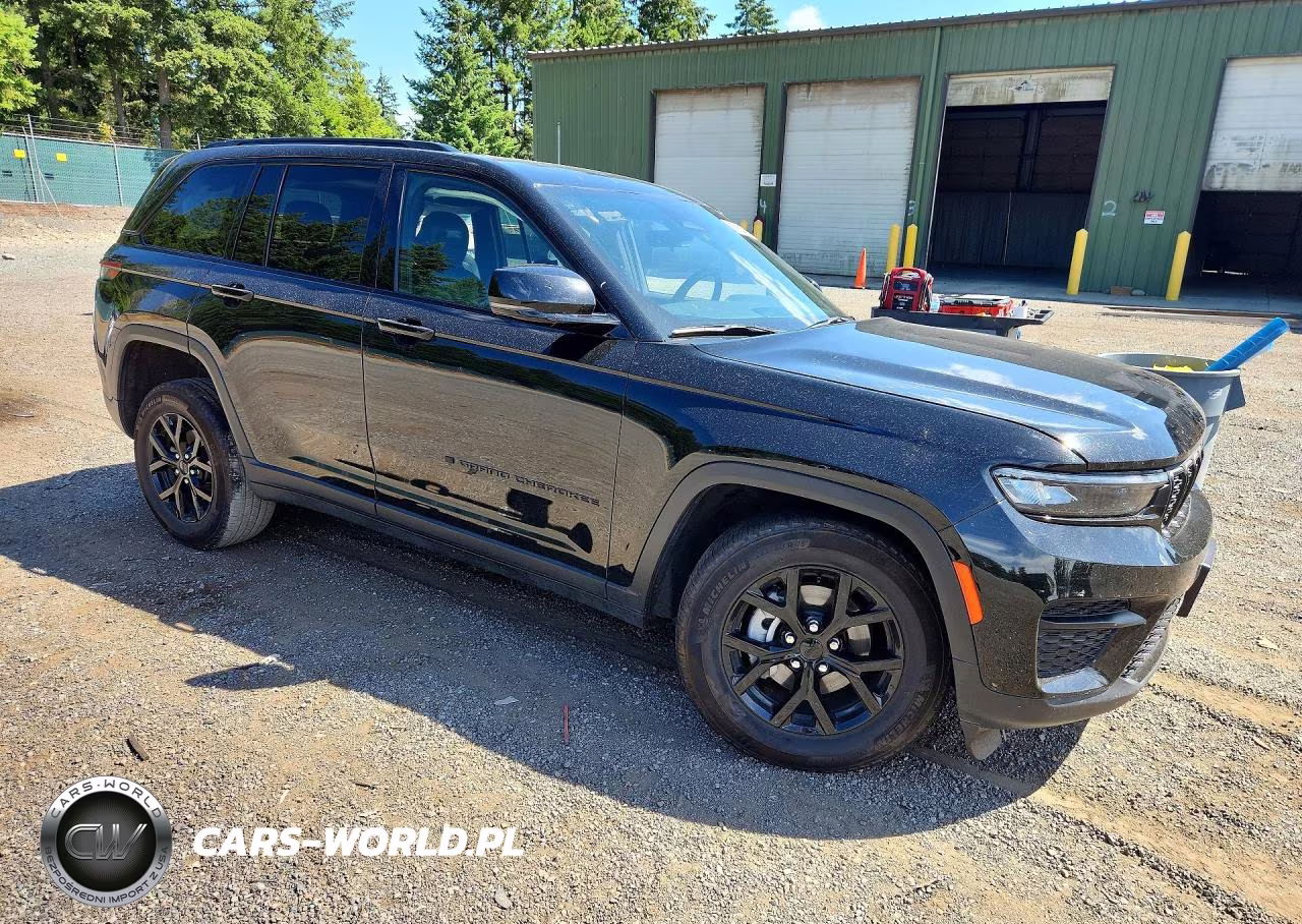 2025 Jeep Grand Cherokee Laredo VIN:1C4RJHAG2S8699425 - 4